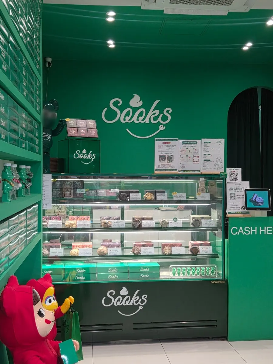 Display shelves inside Ssuk's Choco Pie Seoul