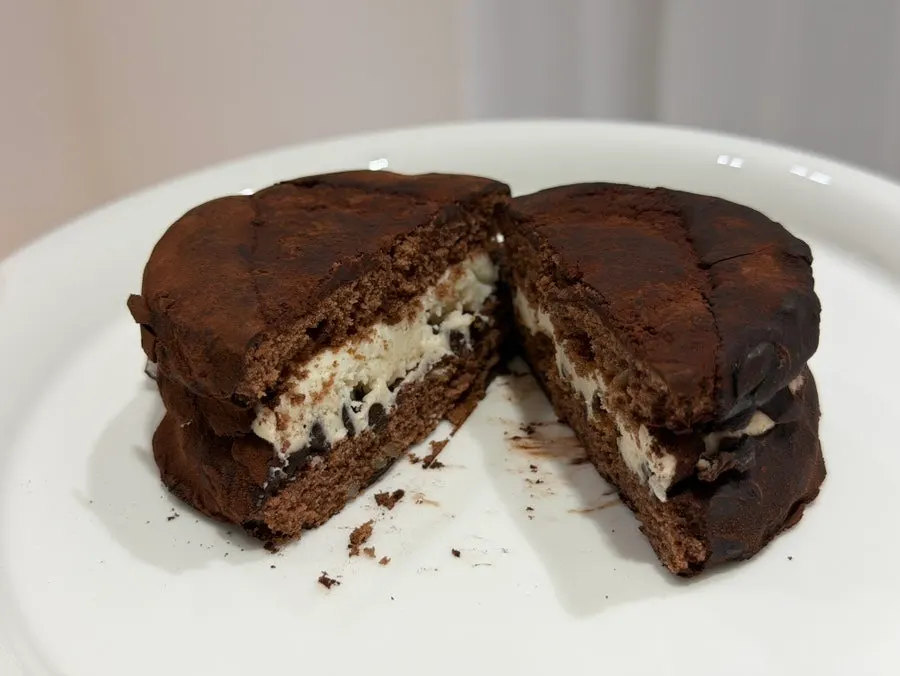 Cross-section of Real Choco cream with chocolate chips