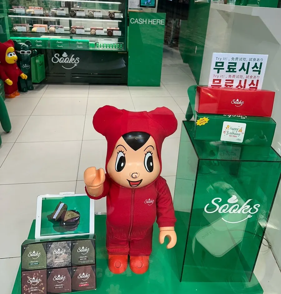 The exterior of Ssuk's Choco Pie Seoul with its eye-catching green signboard