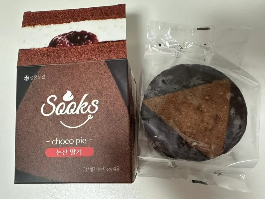 Whole Red Bean Mugwort choco pie showing the red bean cream filling