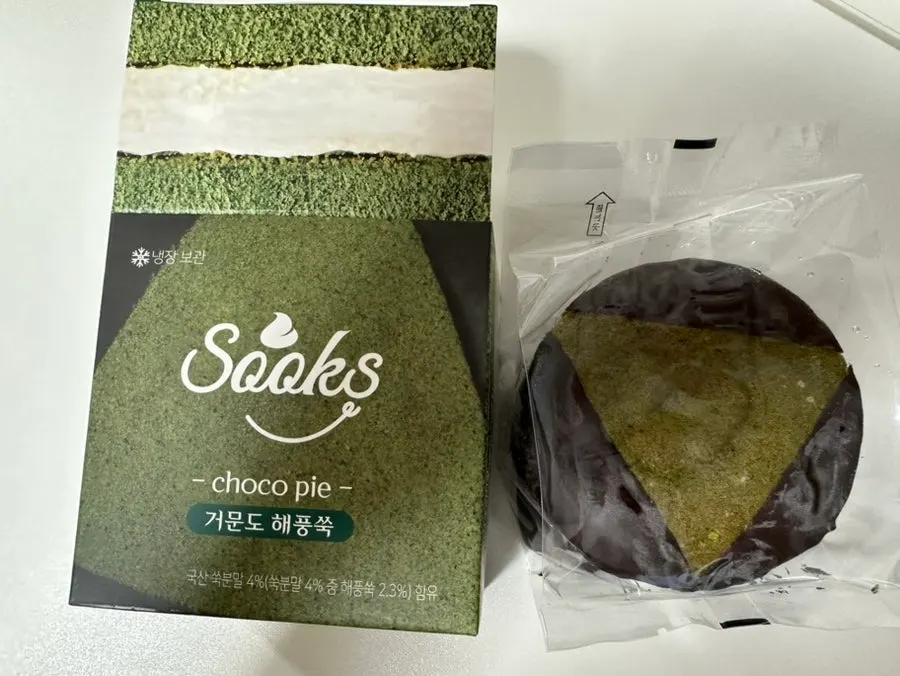 Nonsan Strawberry choco pie packed with strawberry filling