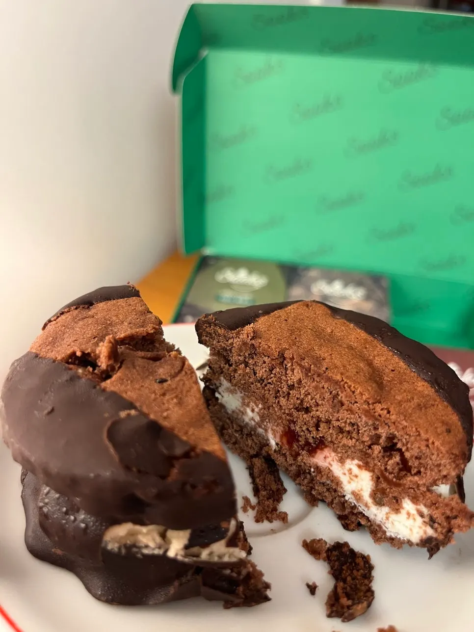 Cross-section of the Nonsan strawberry flavor choco pie cut in half