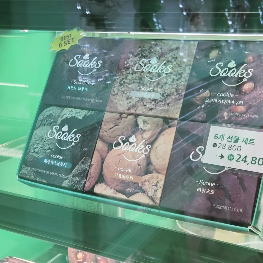 6-piece Ssuk's set box with six choco pie flavors chosen