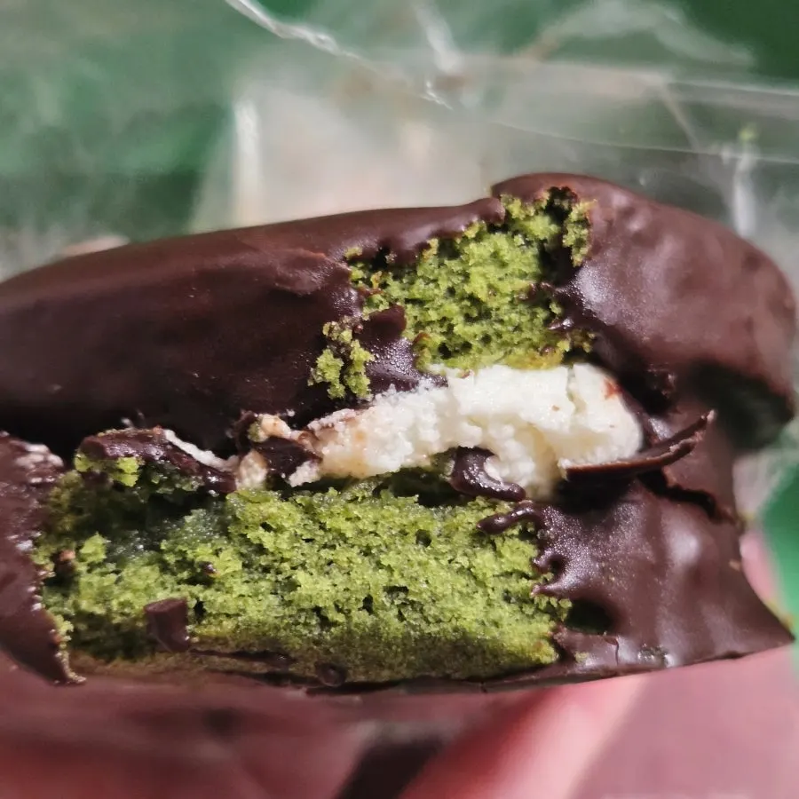 Individually wrapped Geomundo sea-breeze mugwort choco pie