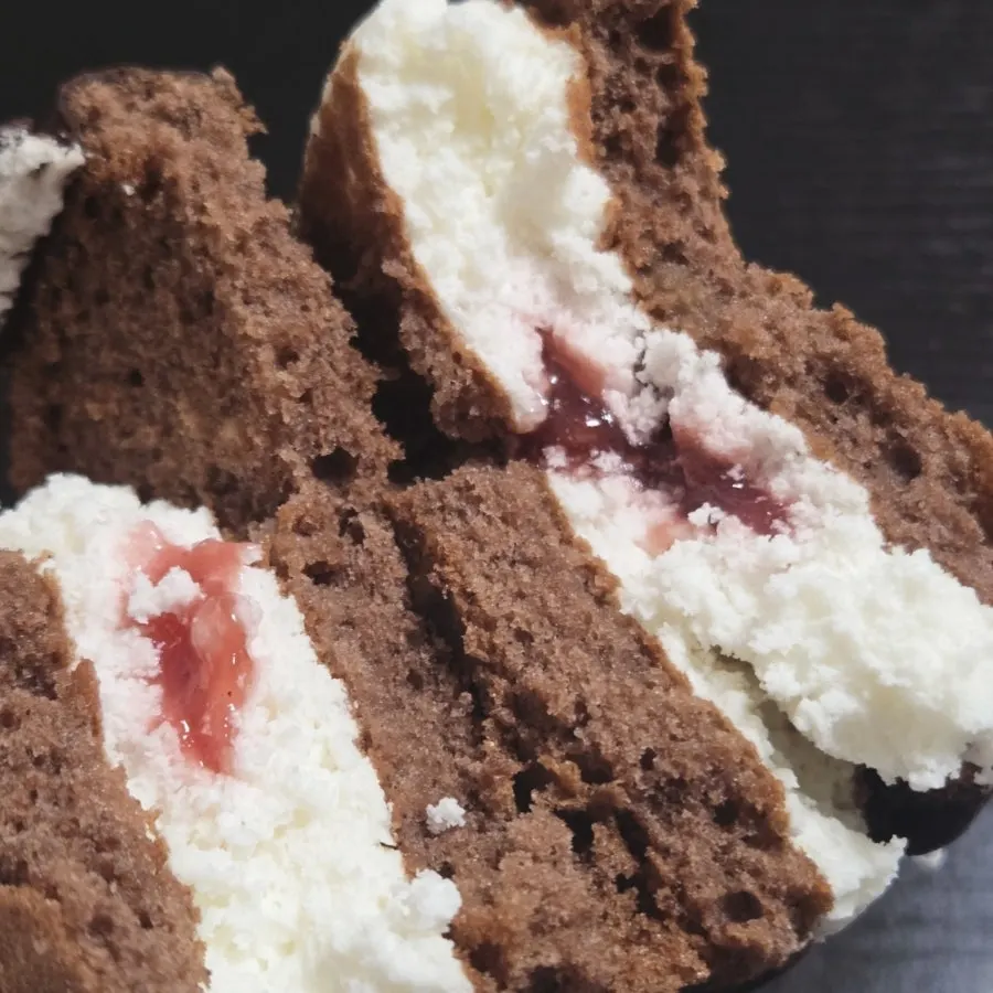 Cross-section of the Nonsan strawberry choco pie showing cream