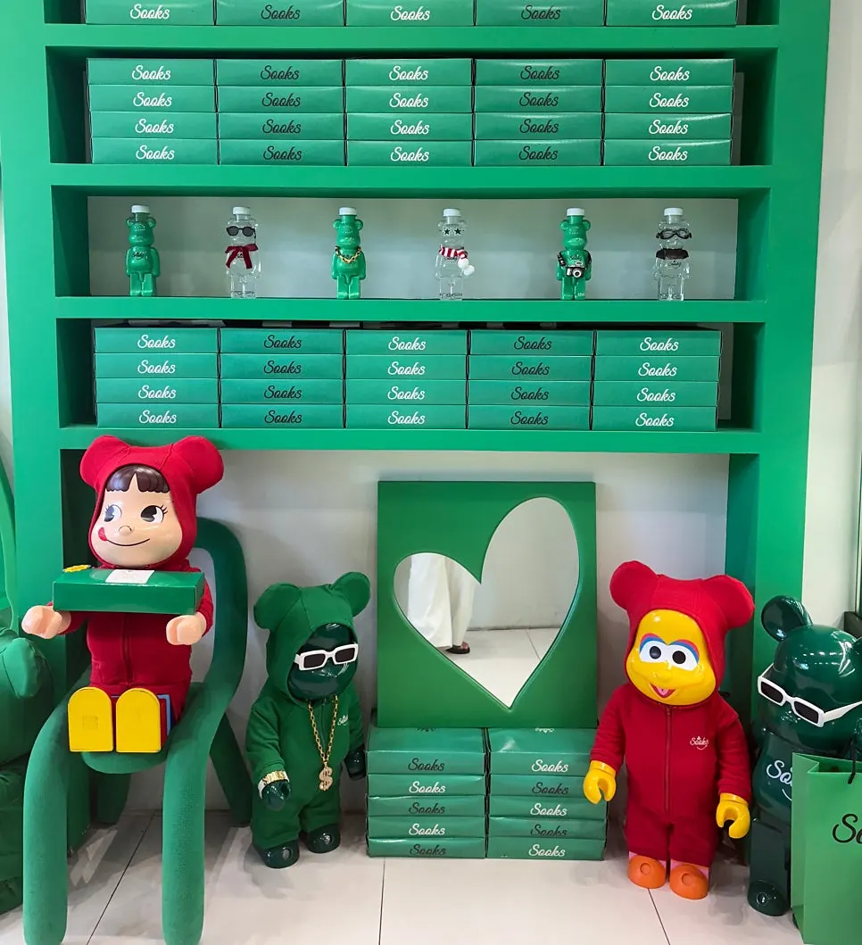 Green-themed interior of Ssuk's Choco Pie