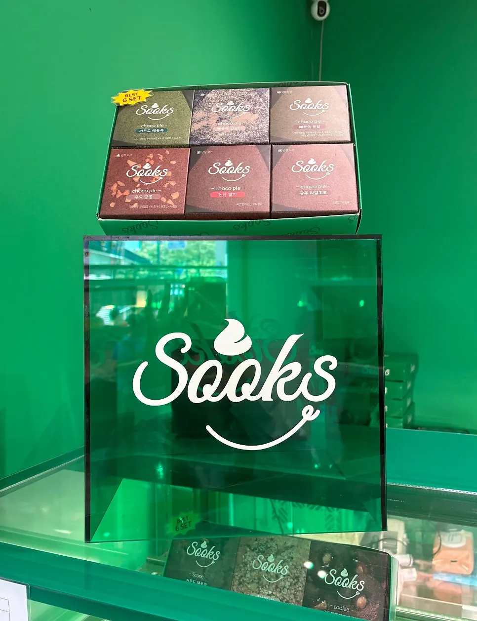 Mugwort choco pies displayed by flavor