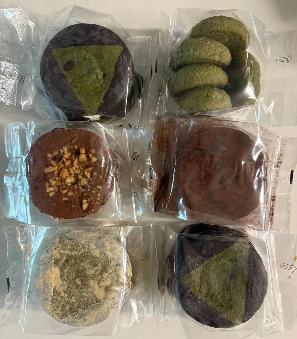 Six individually wrapped mugwort choco pies