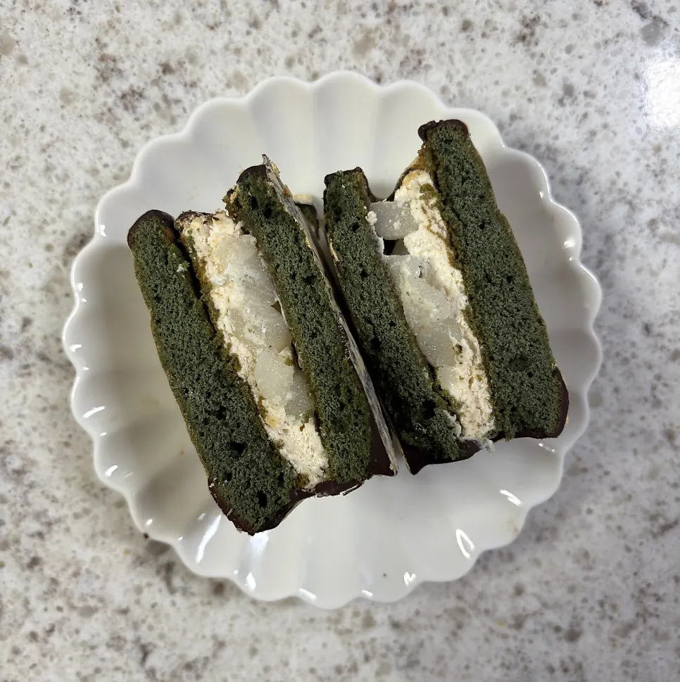 Unwrapped mugwort choco pie