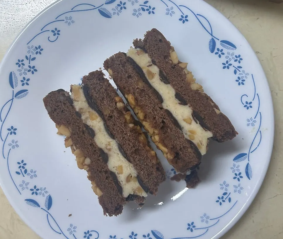 Cross-section of the Gwangju real chocolate choco pie