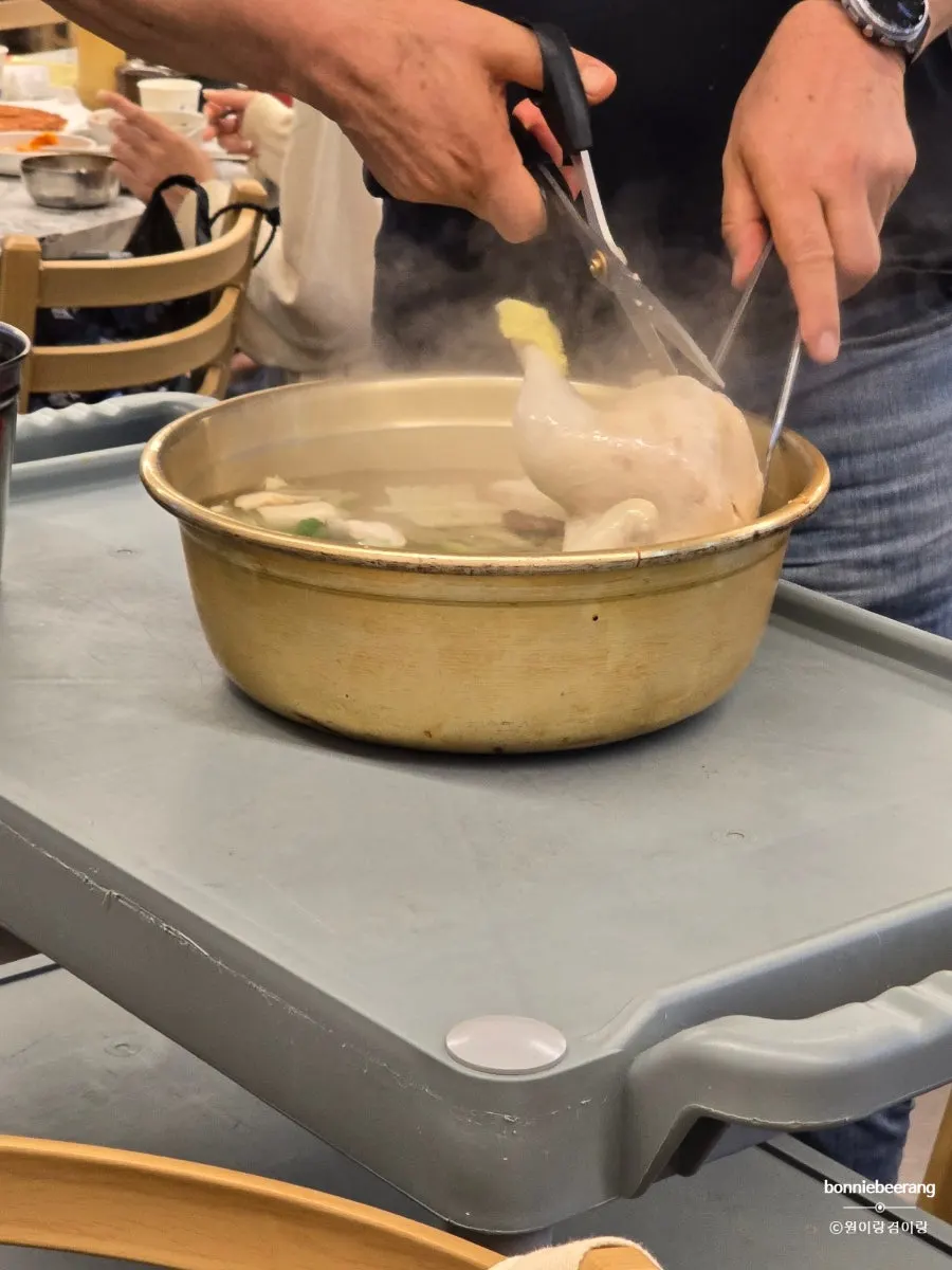 2인 기준 닭한마리 냄비 한 판