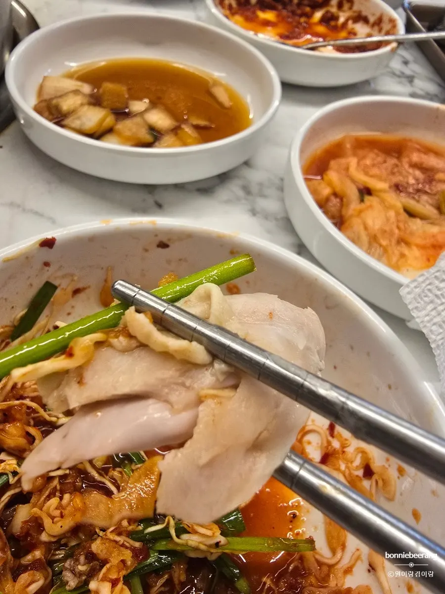 거의 다 비운 닭한마리 냄비와 국물