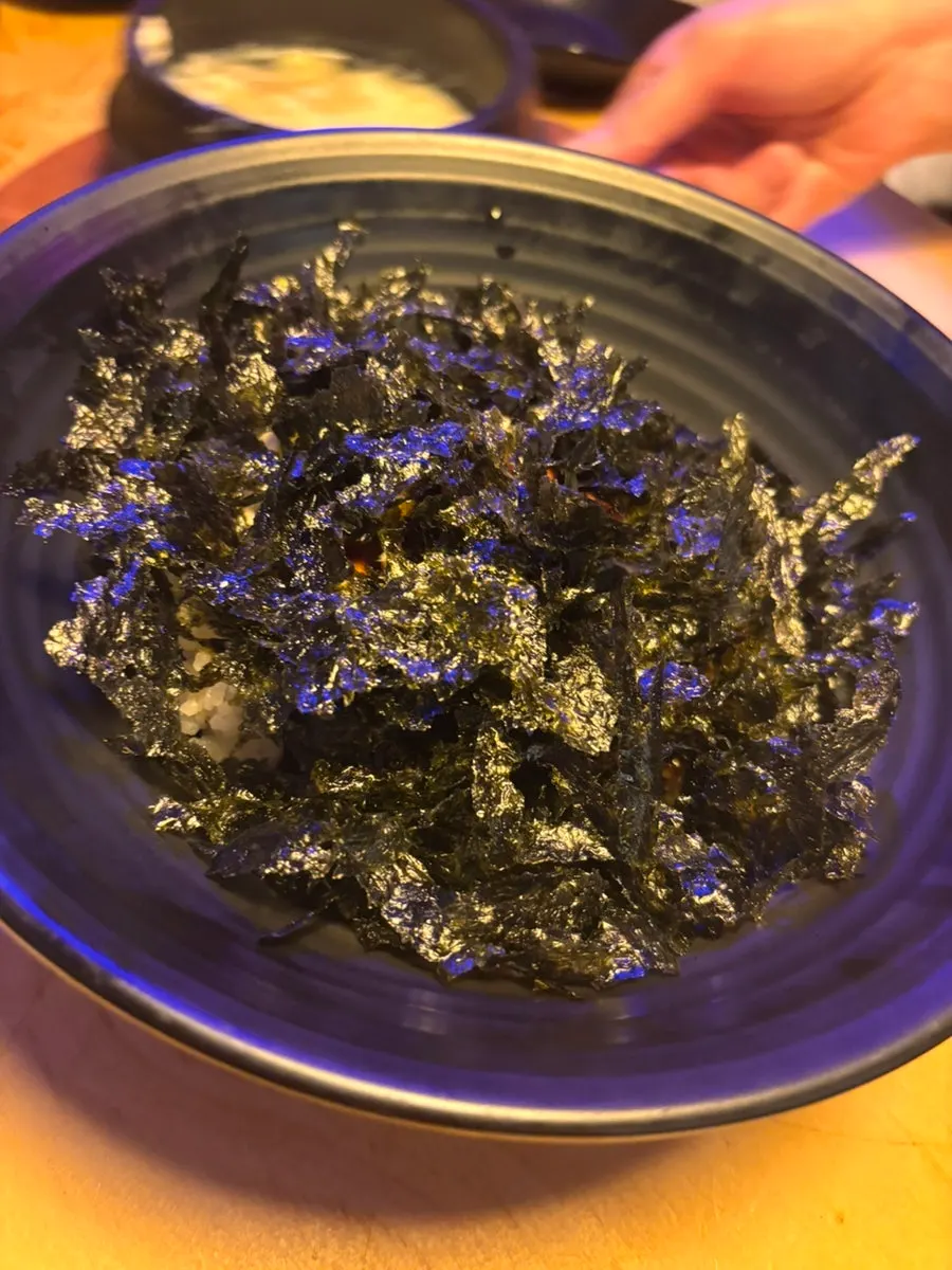 串5種とおにぎり、ハイボールの構成