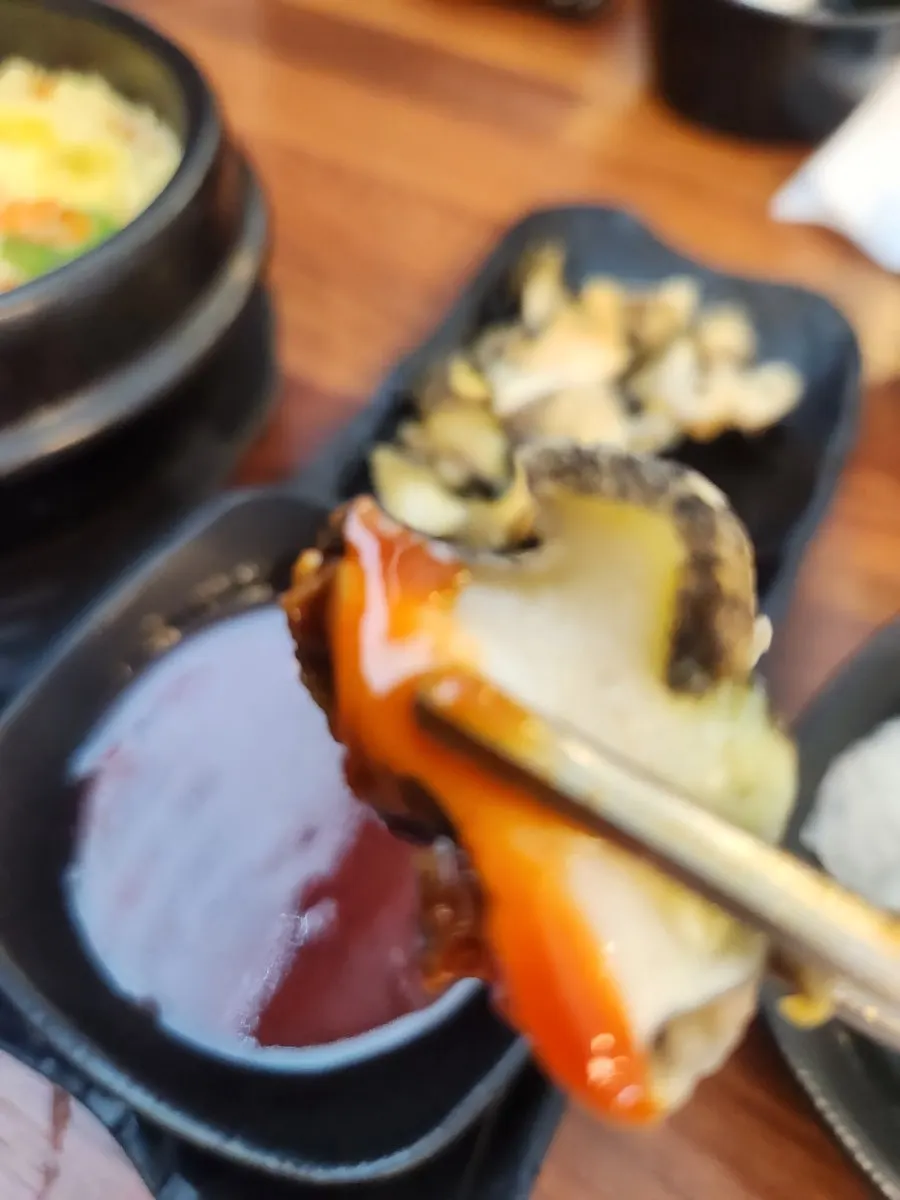 풍성하게 차려진 아귀찜 세트 테이블