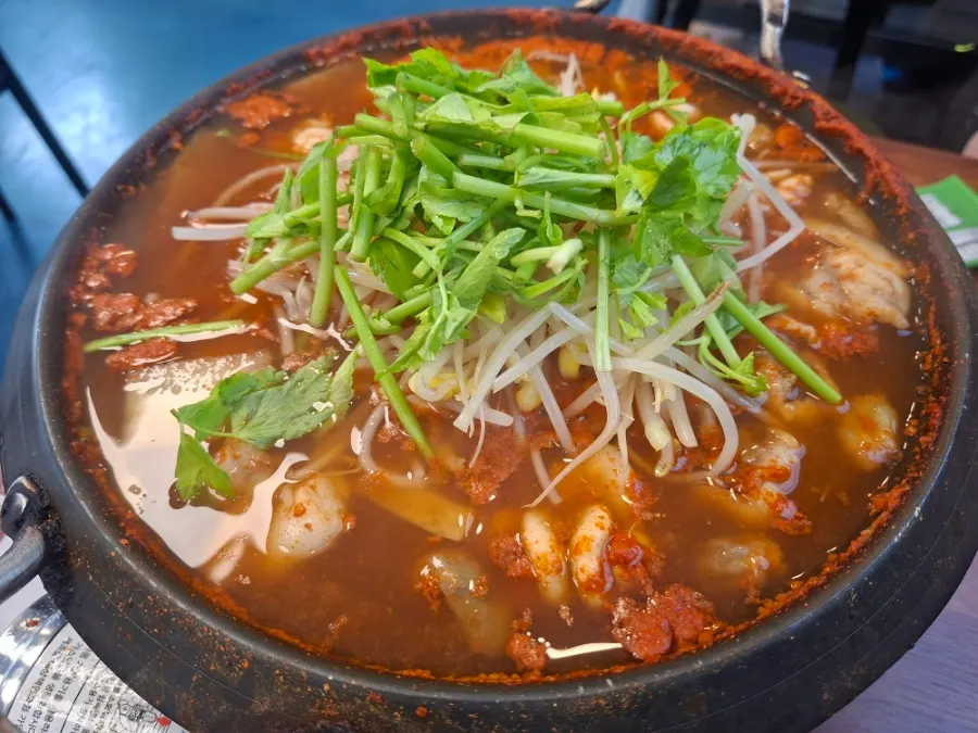 Free-refill bowl of rice