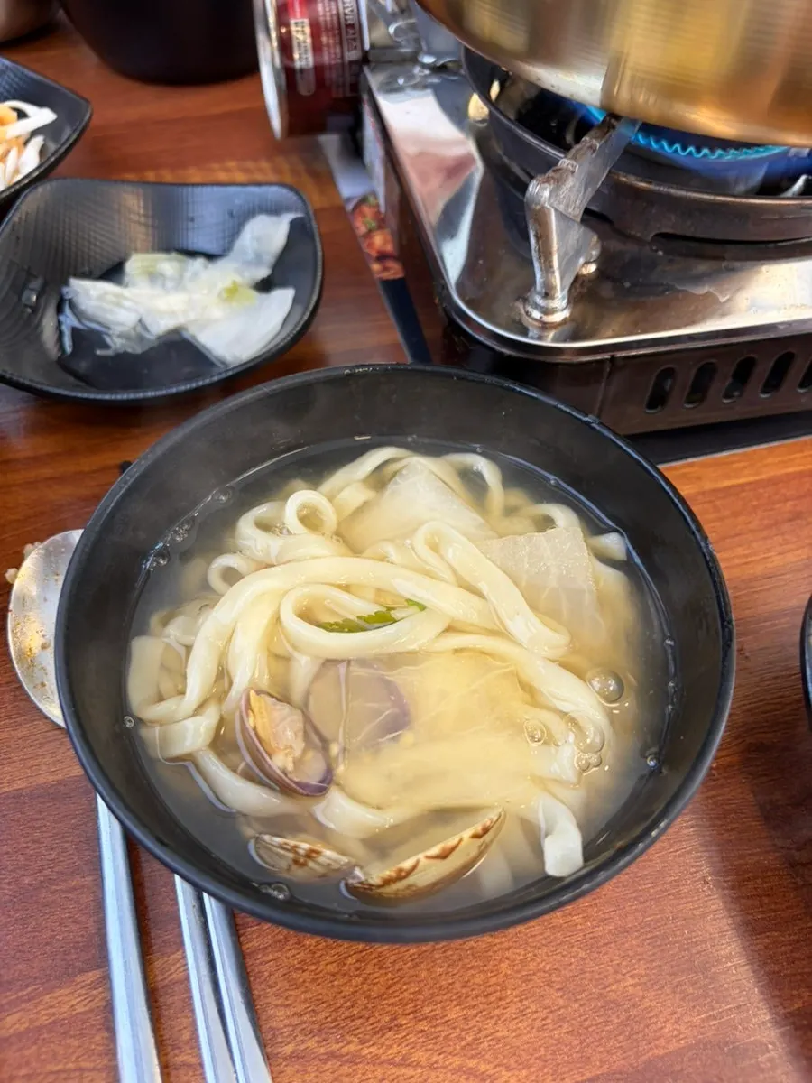 Table alternating between monkfish stew and kalguksu