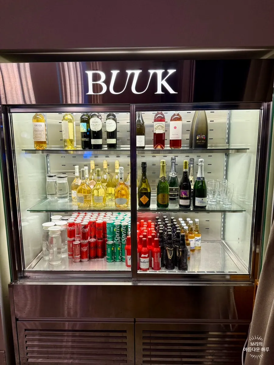 Wine and champagne display at Bueokgan Sangmu Branch