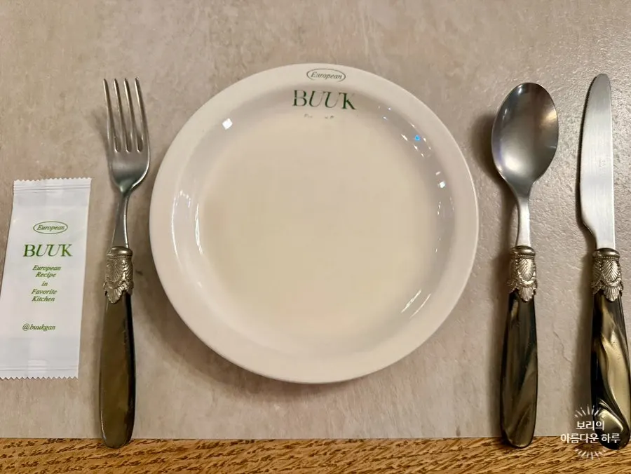 Western food menu at Bueokgan Sangmu Branch