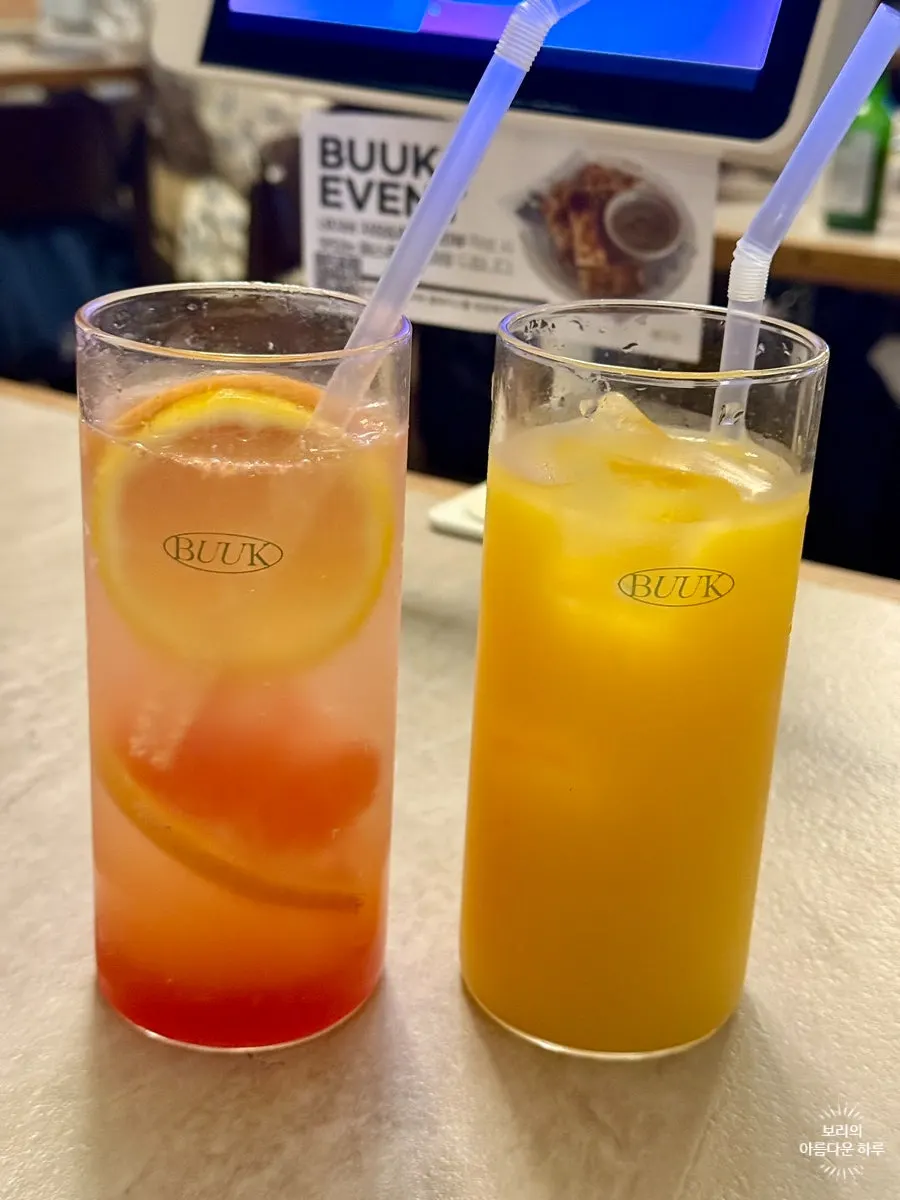Orange juice and grapefruit ade included in Couple Set B