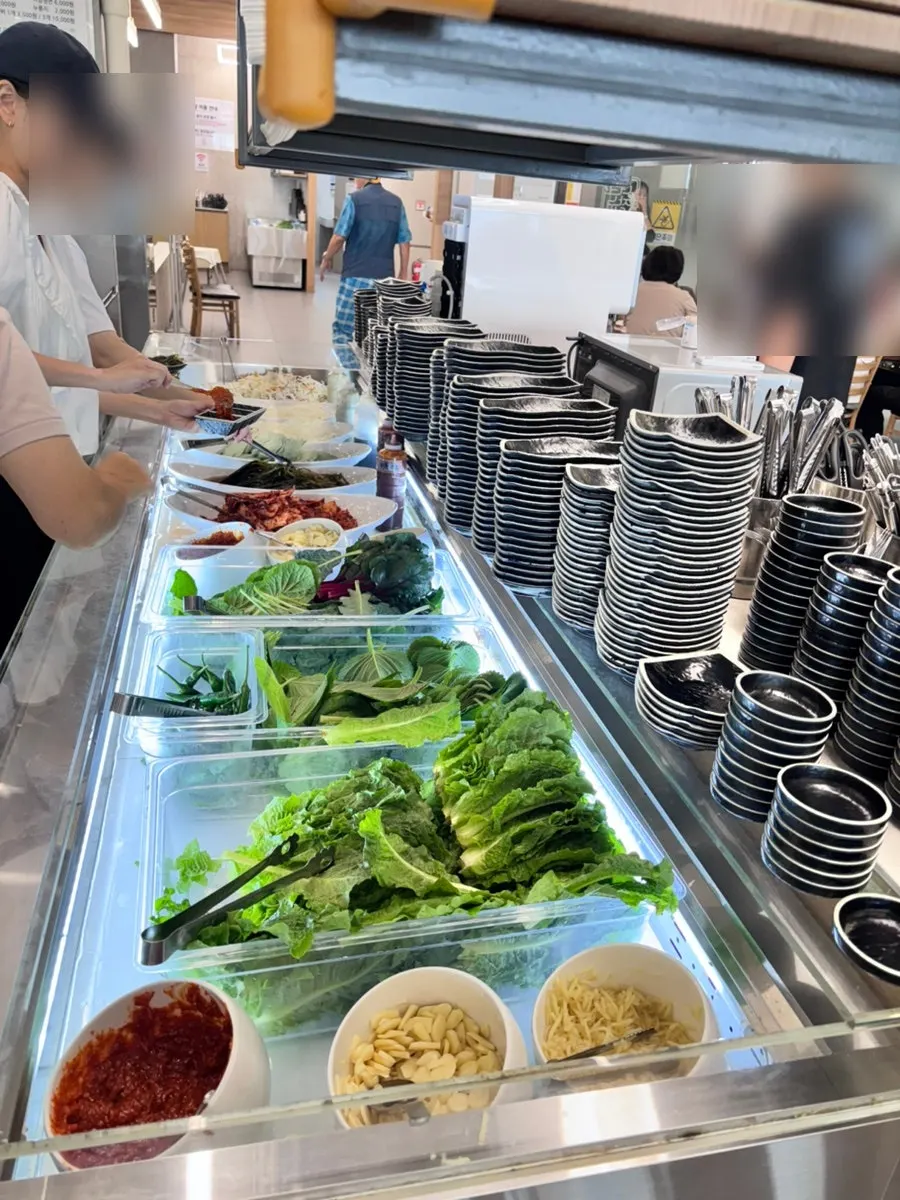 Self-serve bar with refillable ssam greens and side dishes