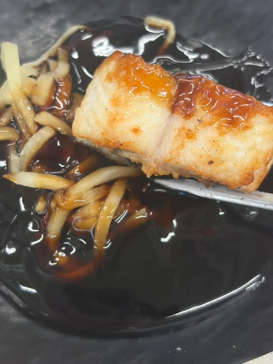 A full plate of finished charcoal-grilled eel