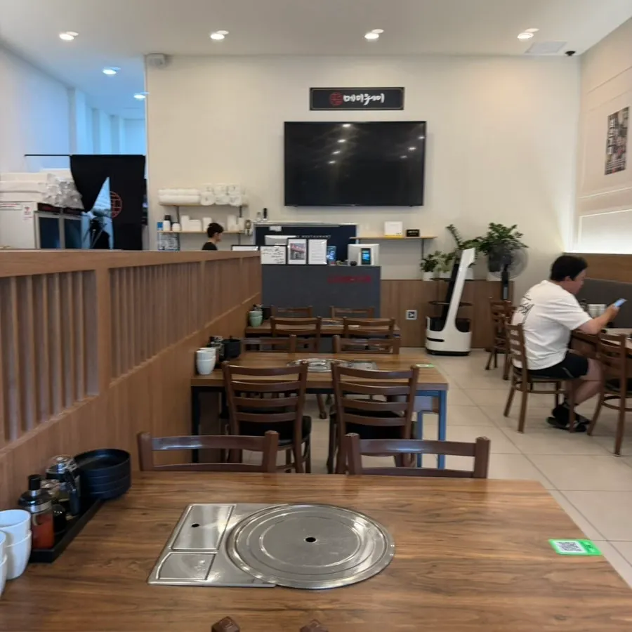 Table seating area at Mayway