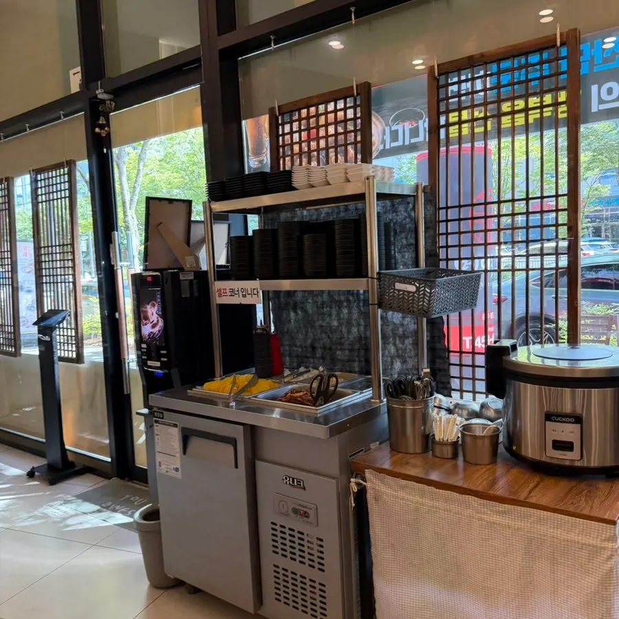 Mayway self-service bar area