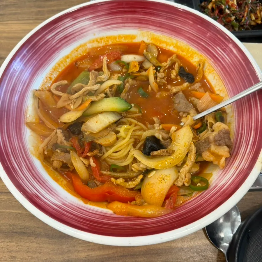 Brisket jjamppong packed with ingredients