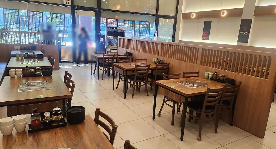 大厅宽敞的Mayway店内