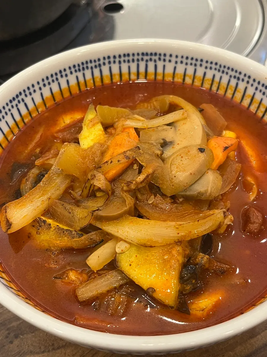 채소가 많이 들어간 고기 베이스 짬뽕