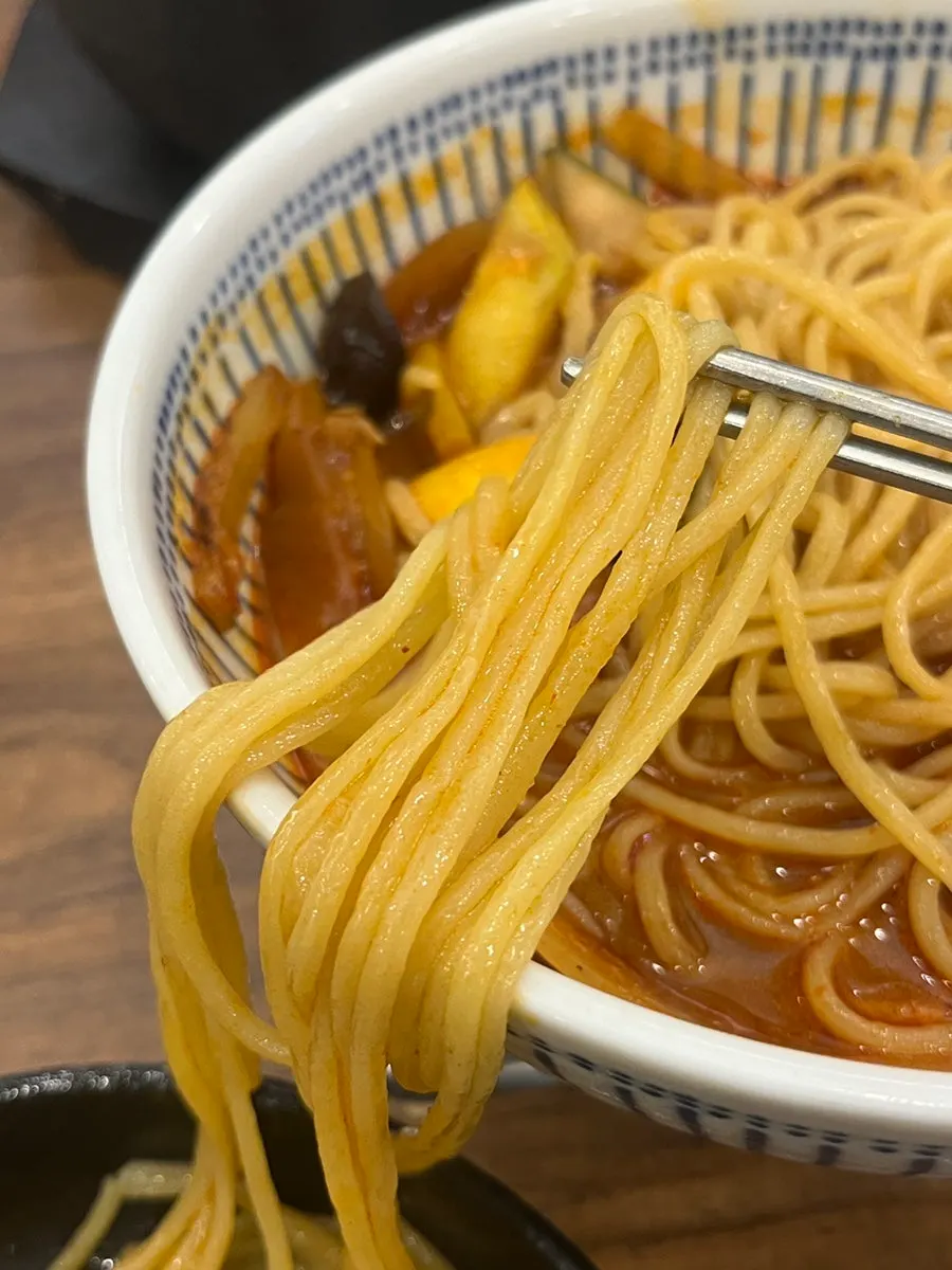 불맛 도는 짬뽕 국물 클로즈업