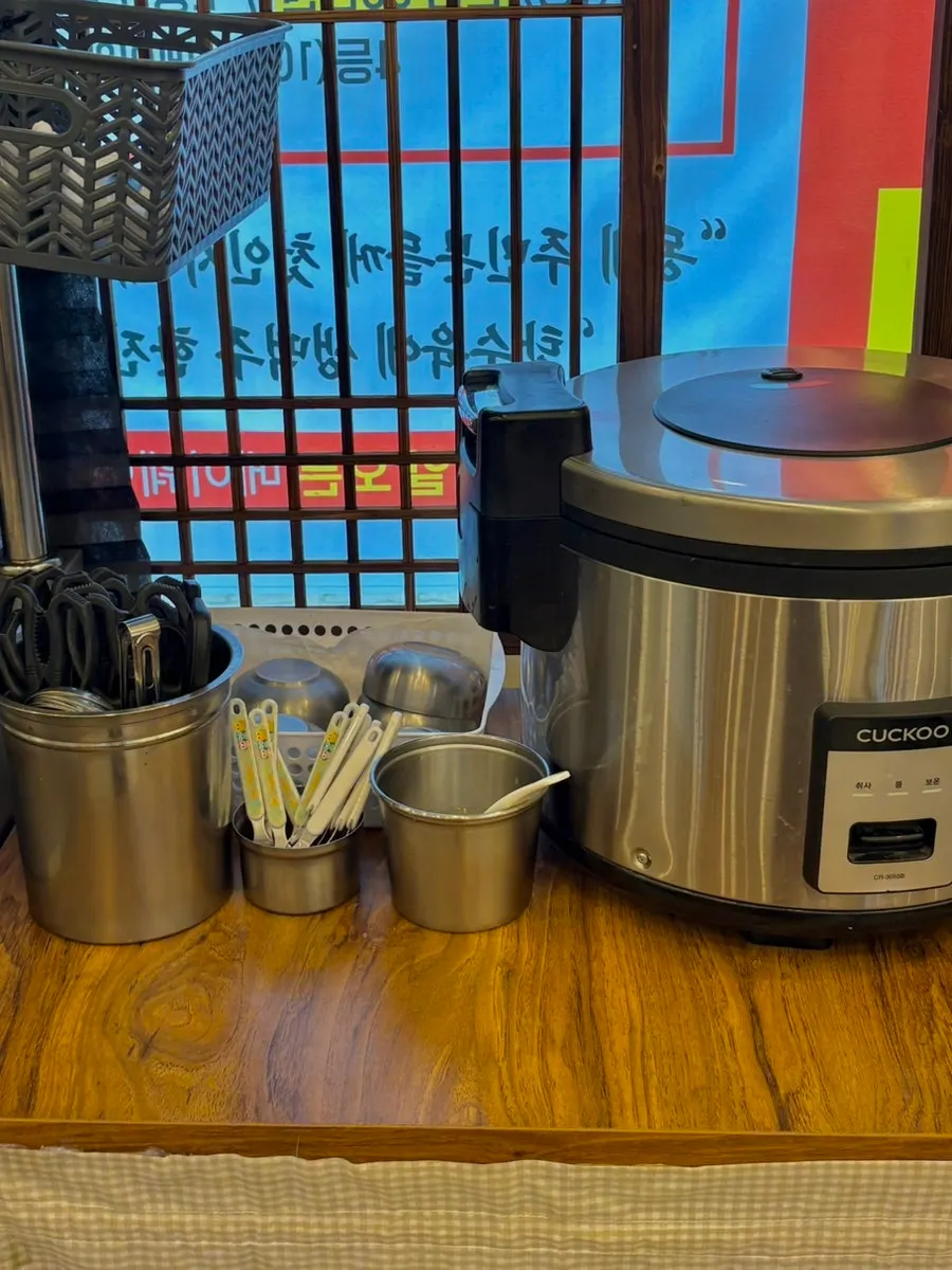 Self-serve side dish station at Mayway
