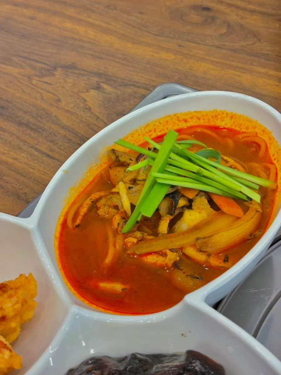 A bowl of spicy, smoky-flavored jjamppong