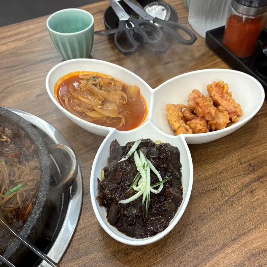 One-person set with jjajang, jjamppong, and tangsuyuk