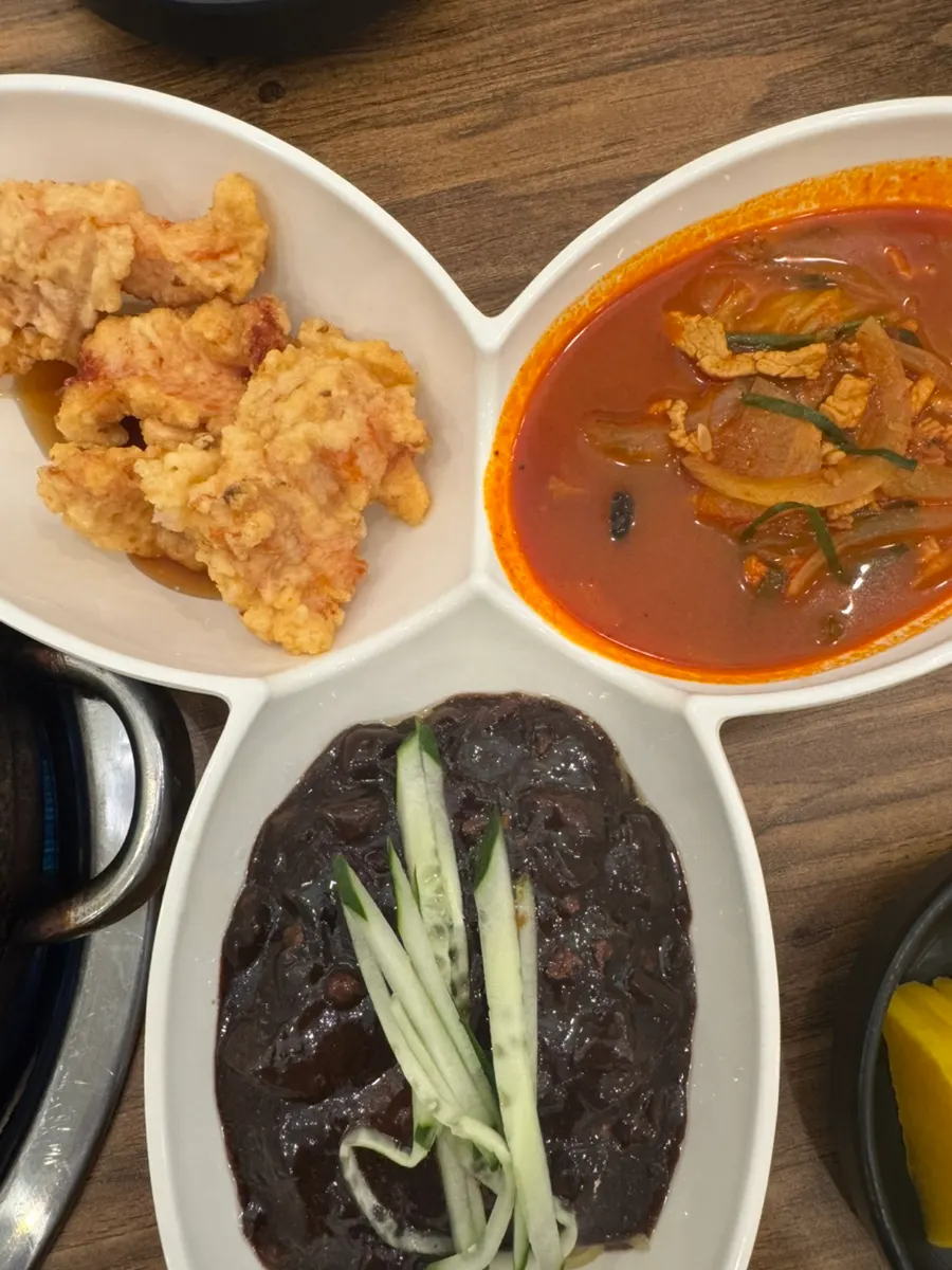 짜장면과 잘 어울린 파김치