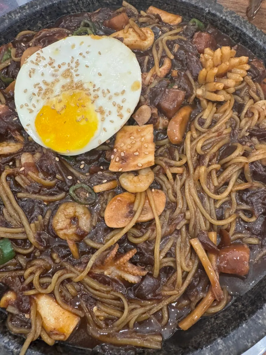 불에 달군 돌판의 돌짜장
