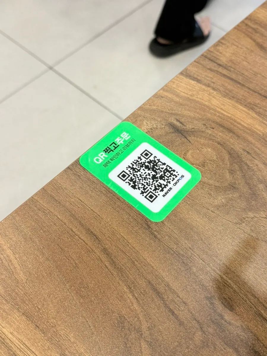 Maywayの清潔な店内空間