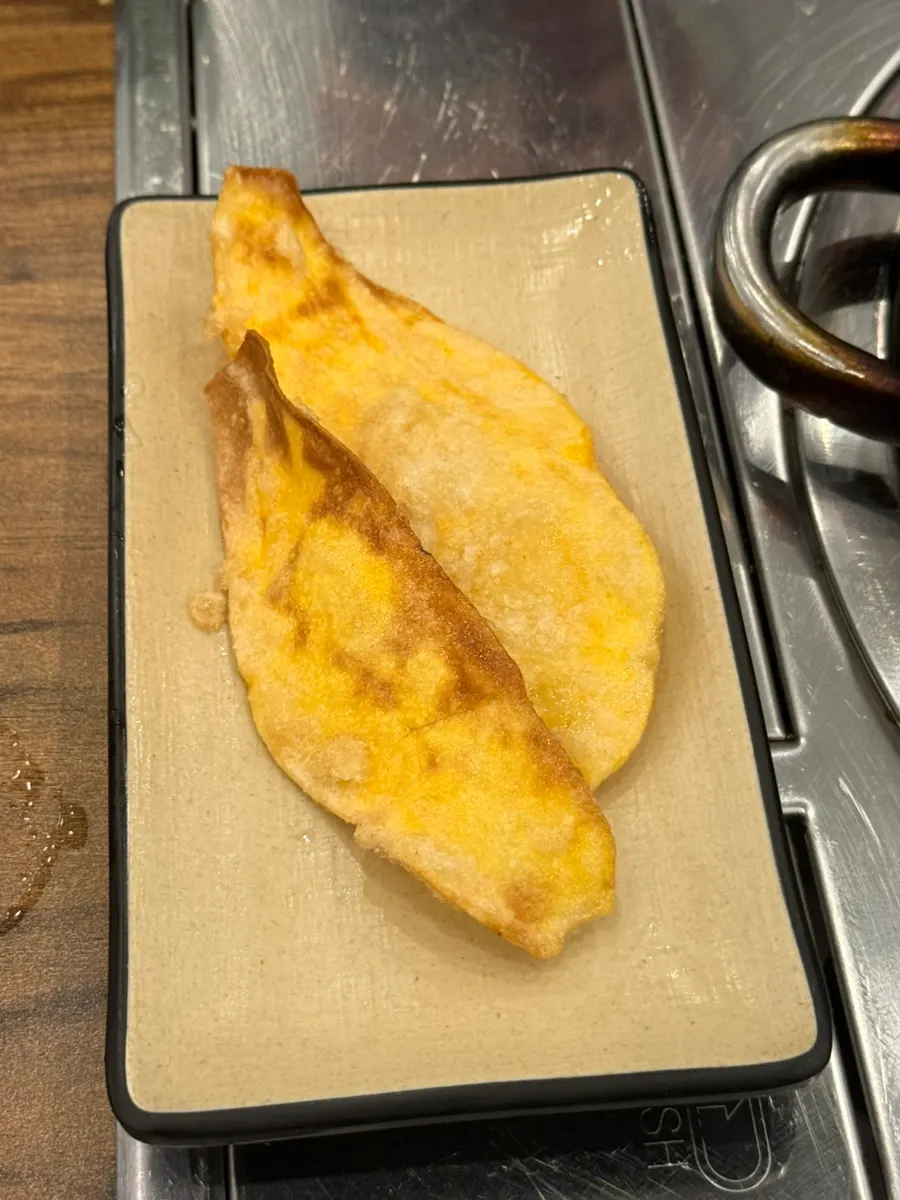 火で熱する石焼ジャージャー麺用の石板