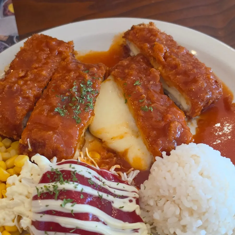 치즈가 흘러내리는 왕치즈돈까스