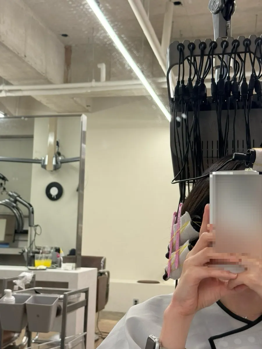 롤 위로 열처리 기기를 올린 모습