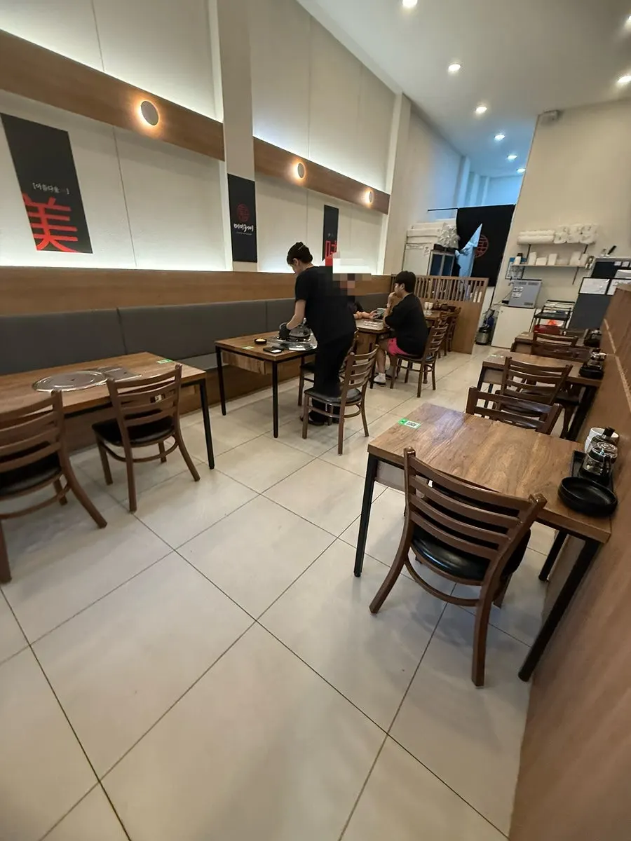 ภายในร้านอาหารจีนที่จัดวางเรียบร้อย