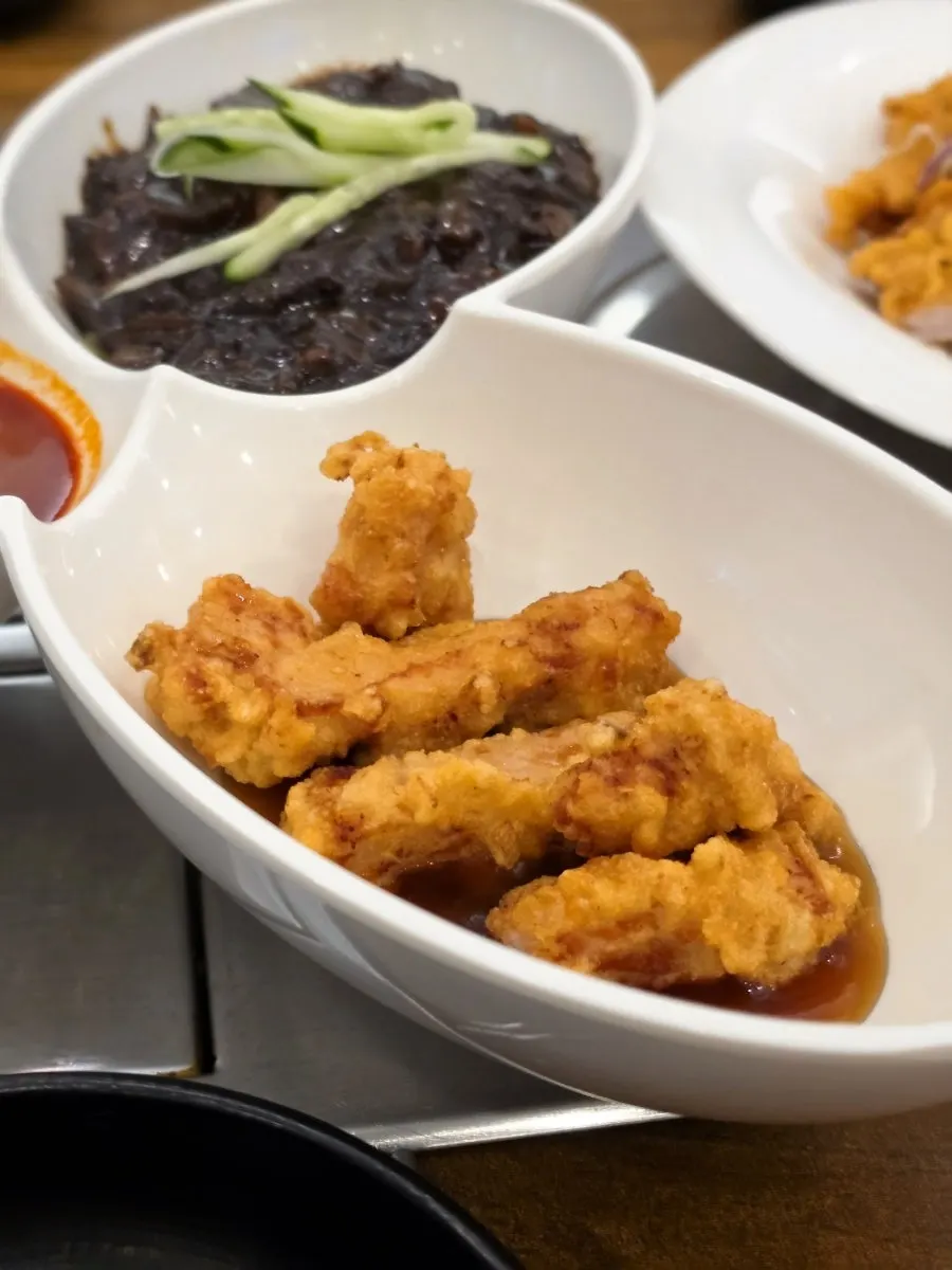 Close-up of tangsuyuk from the solo set meal