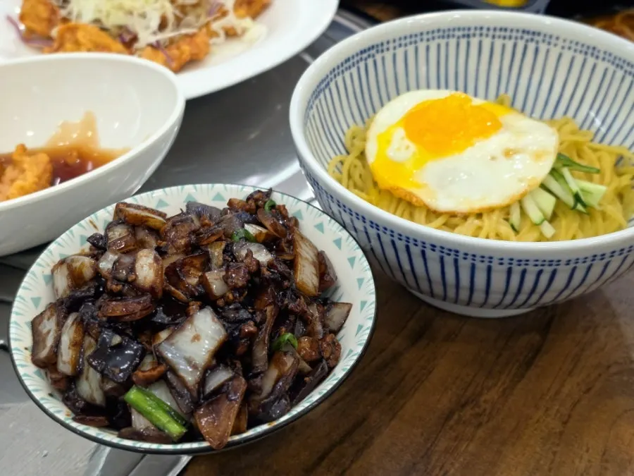 A bowl of Mayway's ganjjajang
