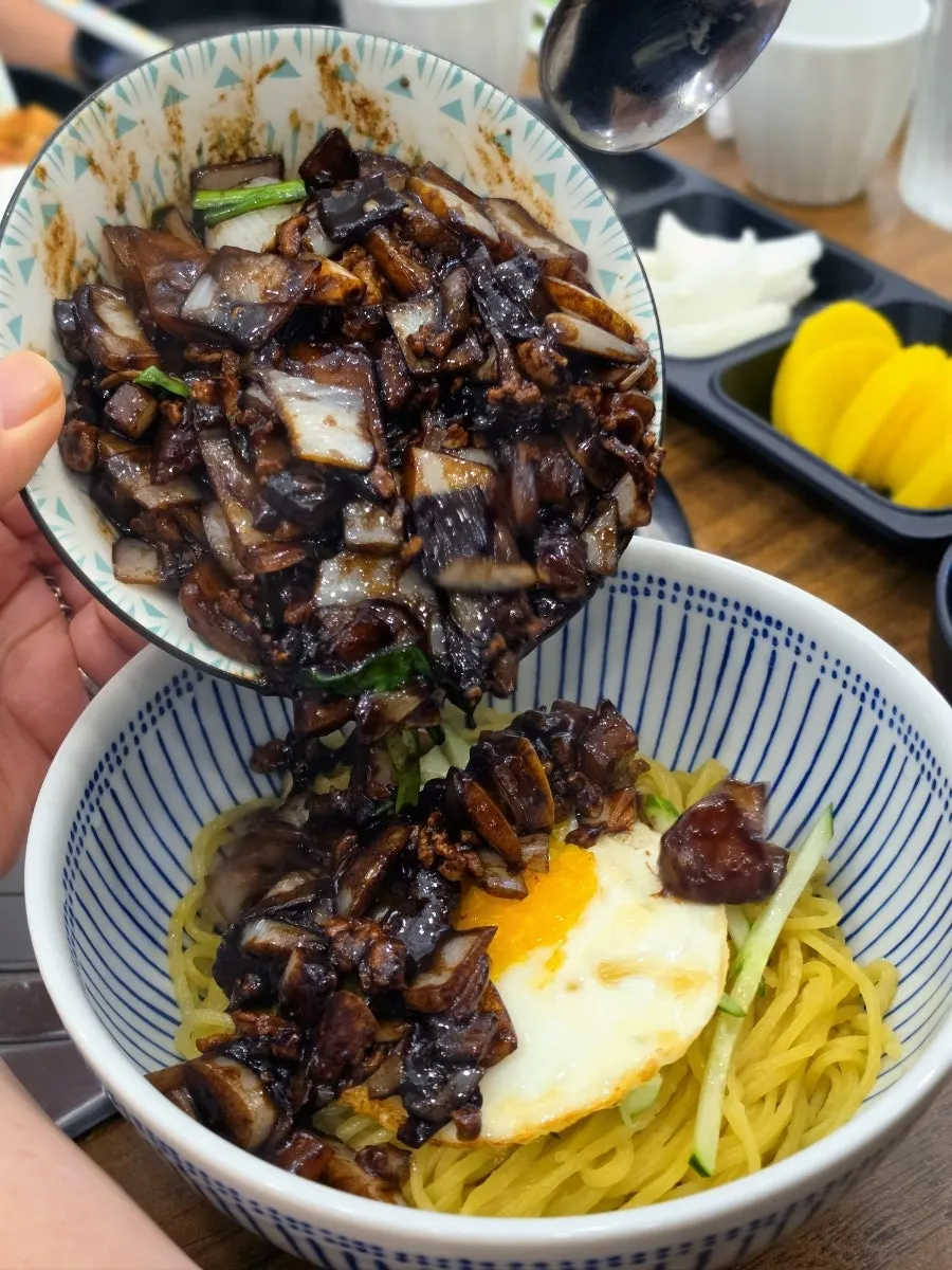 Mixed ganjjajang noodles