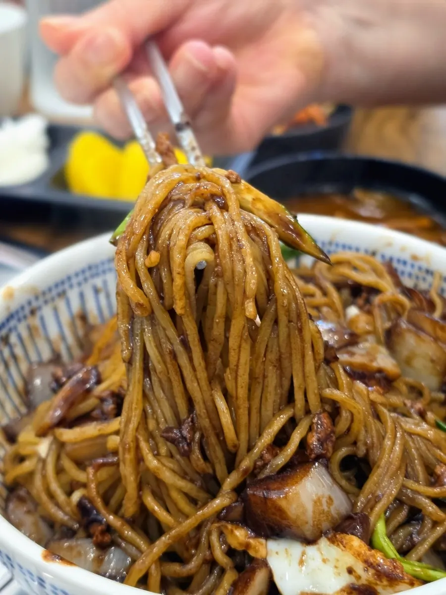 Ganjjajang noodles lifted with chopsticks