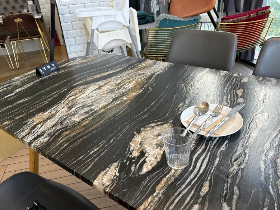 Interior of MooDoo Cheomdan with wide table spacing