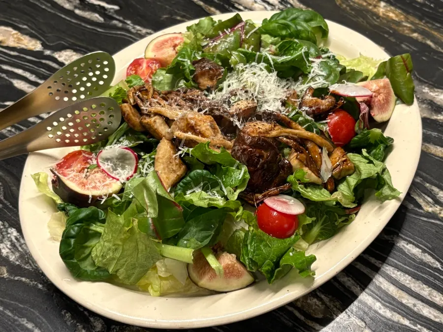Salad with fig at MooDoo Cheomdan
