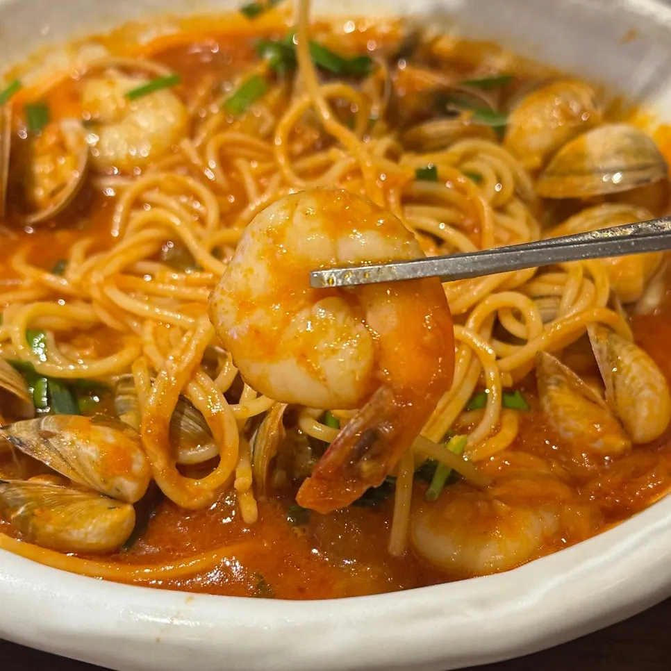 Spicy dongjuk clam tomato pasta