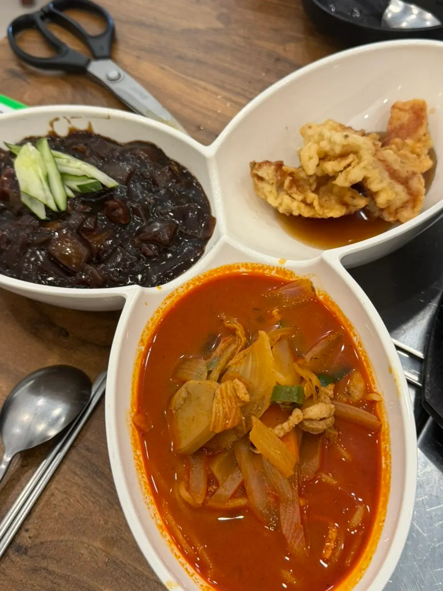 야채와 고기가 든 짬뽕