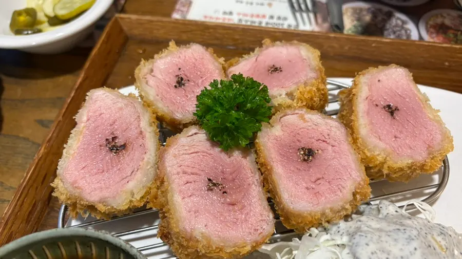 Plate of the 200-hour tenderloin katsu